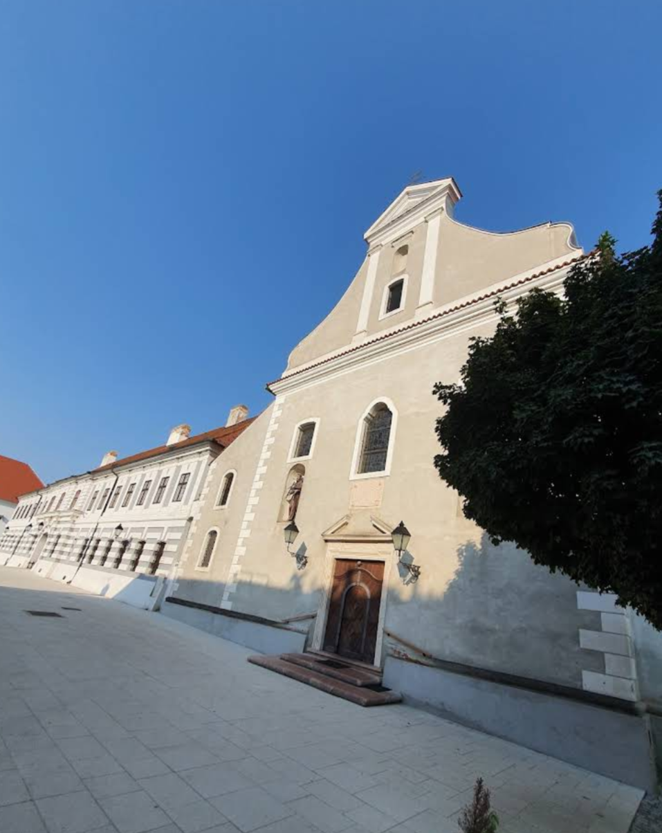 Osijek - Eszék - Crkva Uzvišenja Svetog Križa i Franjevački samostan - Szent Kereszt felmagasztalása-templom és ferences kolostor