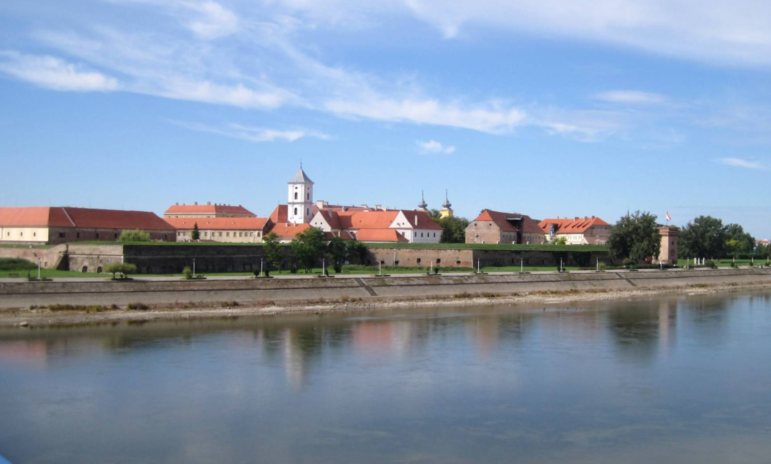 Osijek - Eszék - Crkva Uzvišenja Svetog Križa i Franjevački samostan - Szent Kereszt felmagasztalása-templom és ferences kolostor