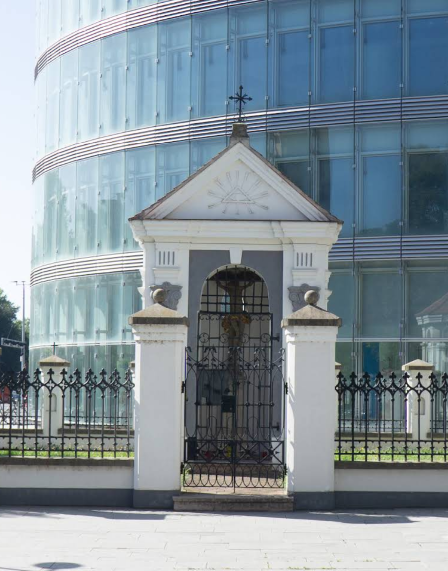 Osijek - Eszék - Kapelica Kamenitog križa, Žalosna kapelica - Kőkereszt-kápolna/A bánat kápolnája, benne kőfeszület
