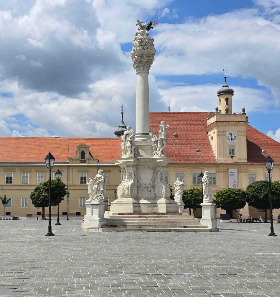 Osijek - Eszék - Pil Presvetog Trojstva - Szentháromság-oszlop
