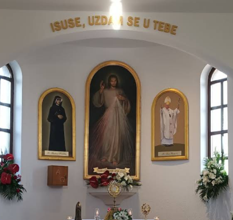 Ovčara - Crkva Blažene Djevice Marije (BDM) Kraljice, Svetište Božjeg milosrđa - Isteni Irgalmasság-szentély