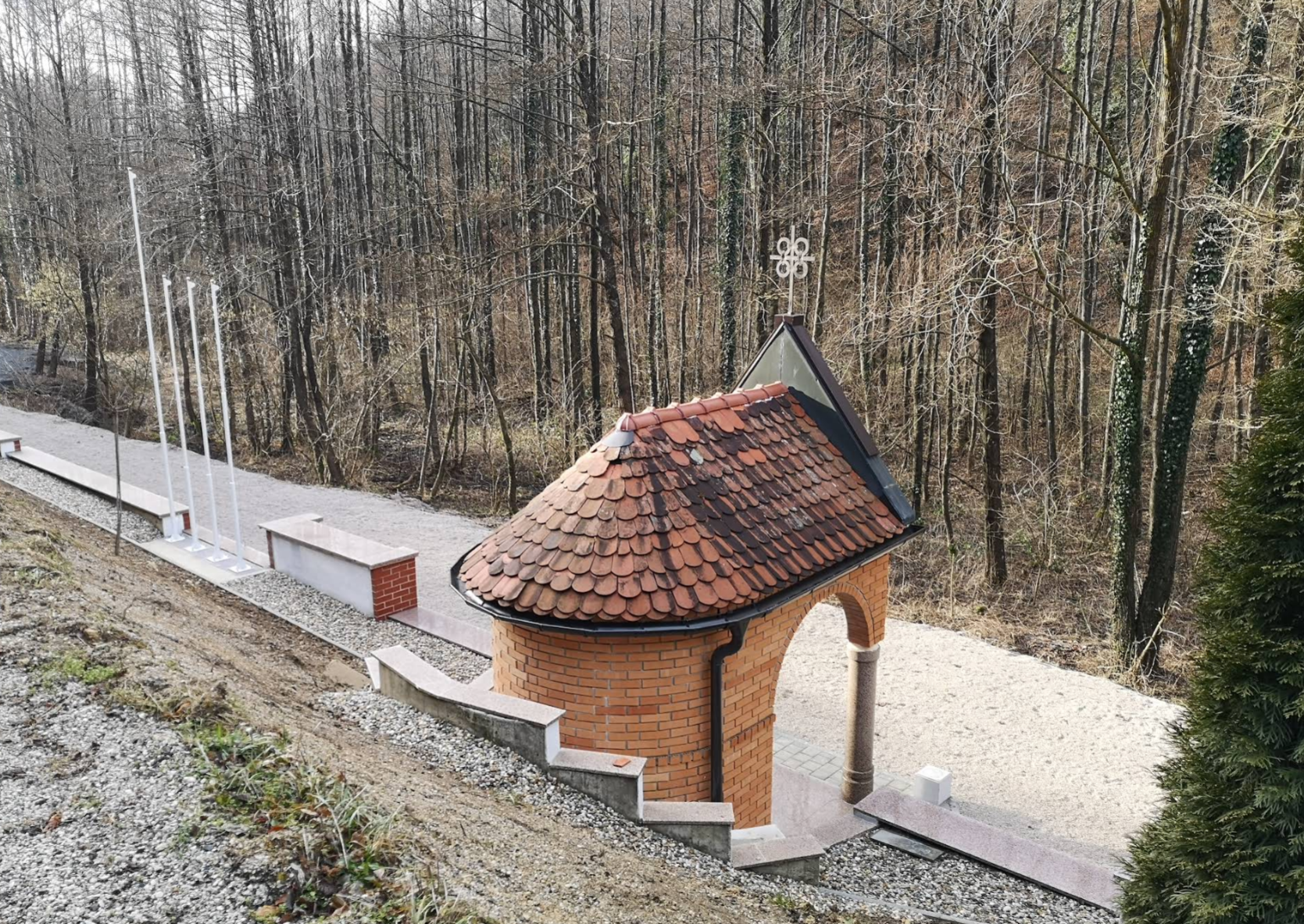 Kamena Gorica - Spomenik kapela - háborús emlékkápolna, benne feszület