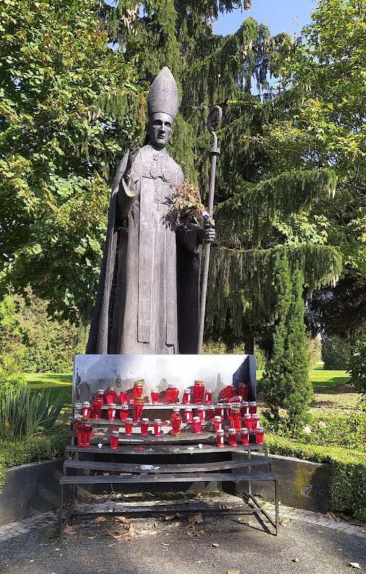 Ludbreg - Spomenik Alojziju Stepincu - Alojzije Stepinac emlékműve