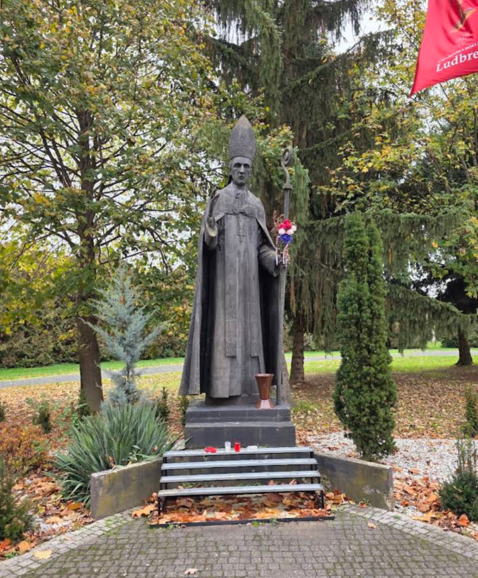 Ludbreg - Spomenik Alojziju Stepincu - Alojzije Stepinac emlékműve