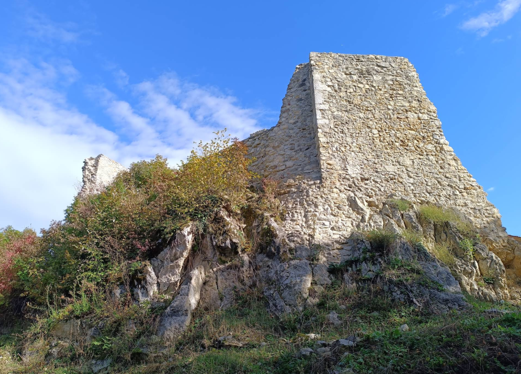Madžarevo - Magyarlaka - Grebengrad - Greben várána romjai (502 m)
