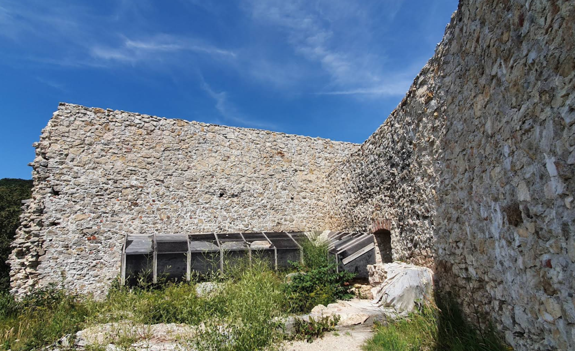 Madžarevo - Magyarlaka - Grebengrad - Greben várána romjai (502 m)