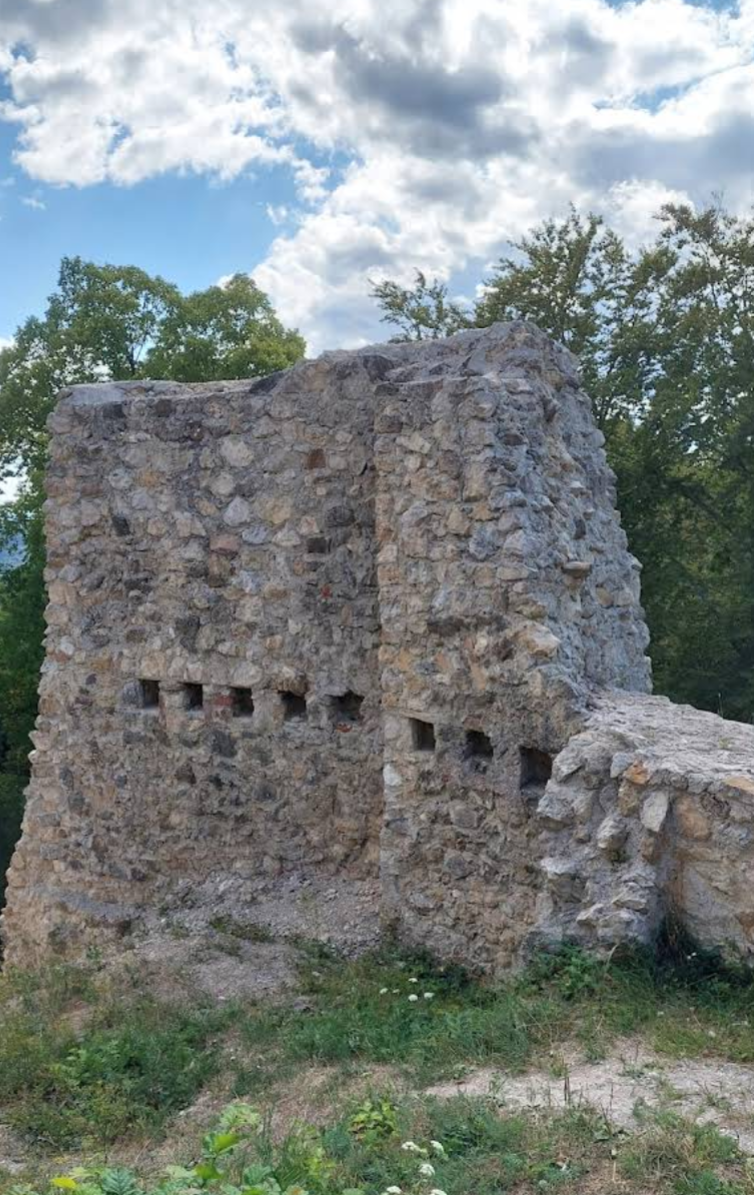 Madžarevo - Magyarlaka - Grebengrad - Greben várána romjai (502 m)