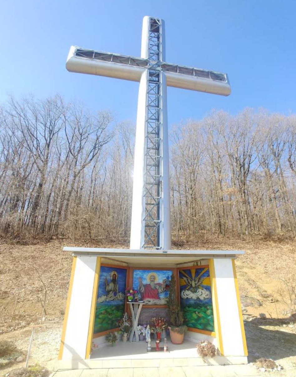 Madžarevo - Magyarlaka - Zavjetni križ i utočište - szövetségi kereszt és szentély (395 m)