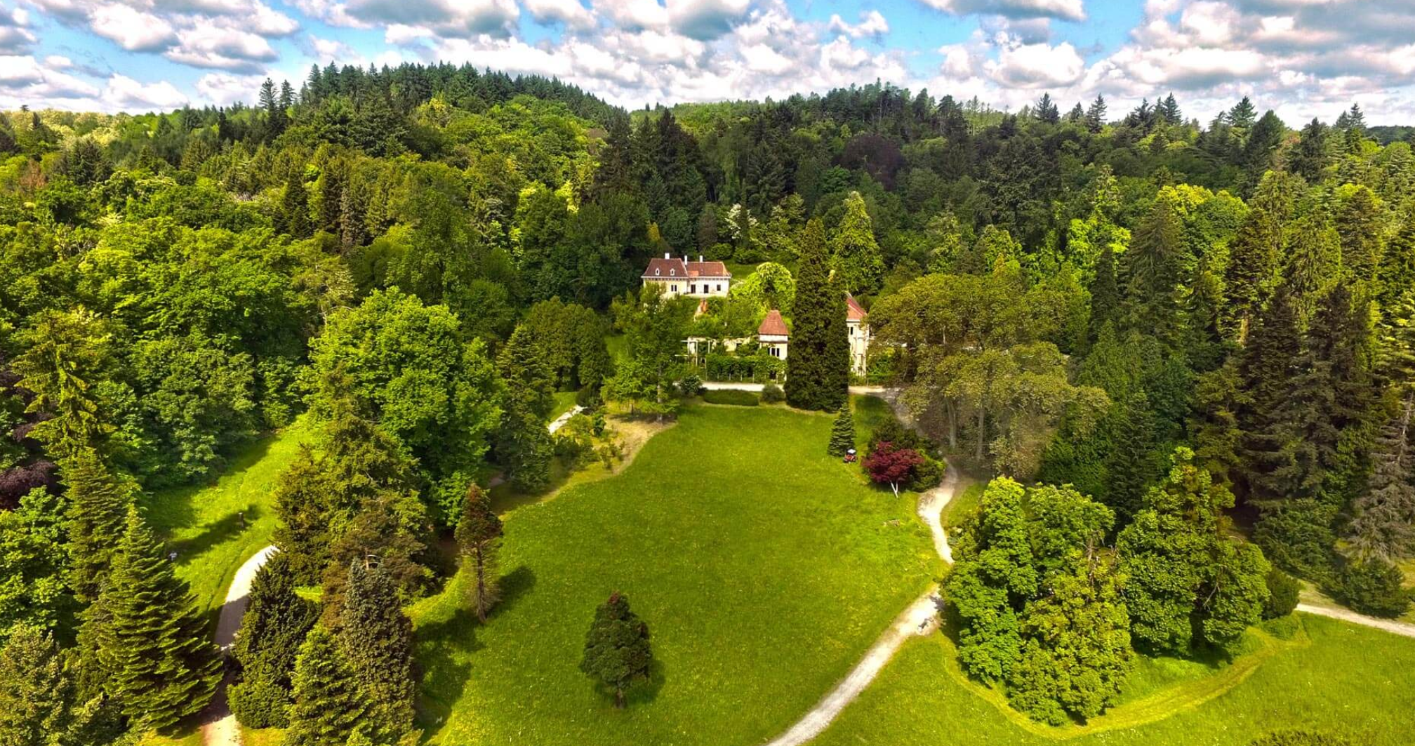 Marčan - Dvorac Opeka okružen zelenilom arboretuma - Opeka kastélya és arborétum