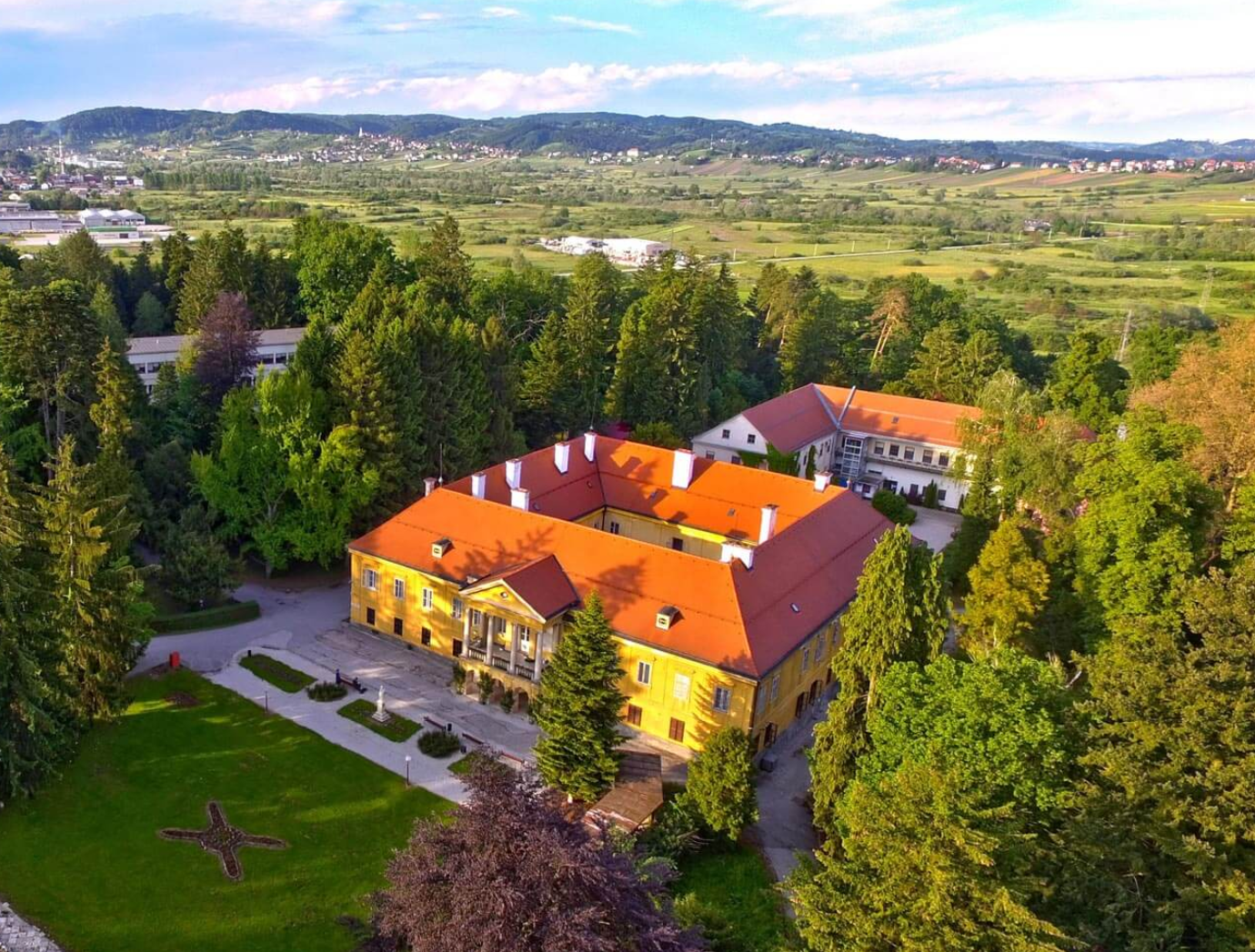 Novi Marof - Dvorac Erdödy (bolnica) - Erdődy-kastély (kórház)