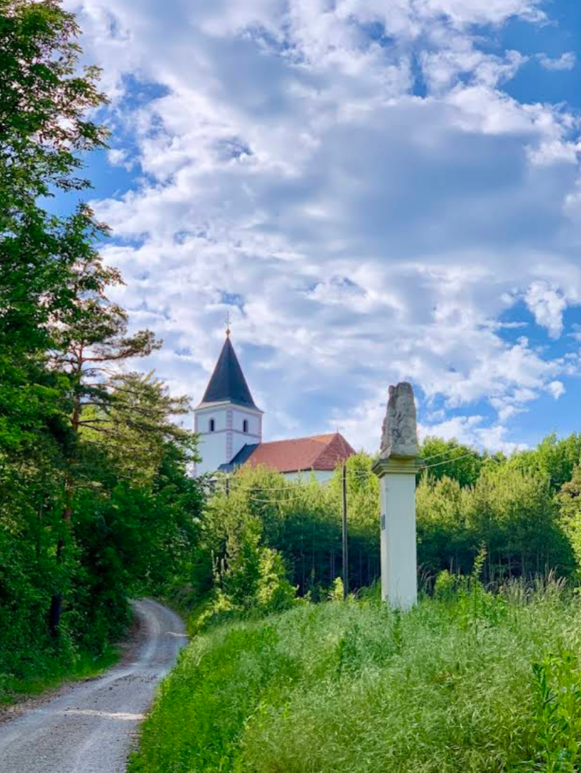 Vukovoj - Kapela sv. Vuka Regenburškog - Regensburgi Szent Vuk-kápolna a Malečkovec-domb gerincén (475 m)