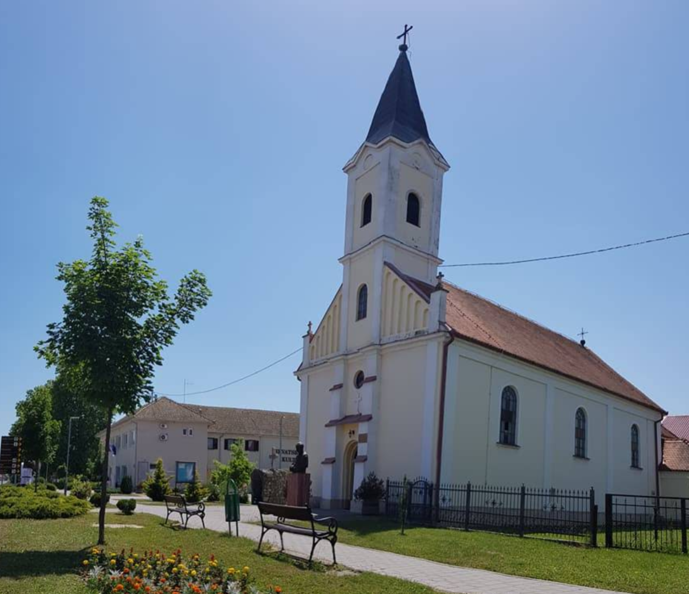 Čačinci - Csacsince - Župna crkva Presvetog Trojstva - Szentháromság-plébániatemplom