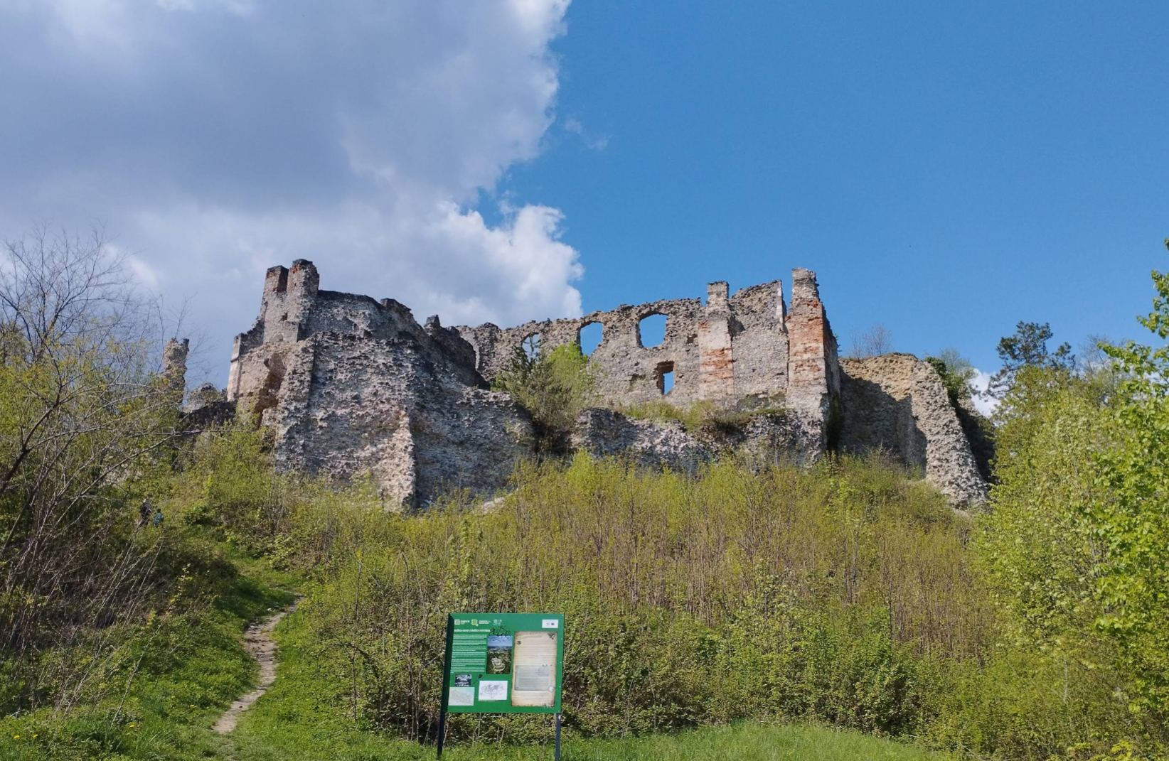 Duzluk - Ružica grad/Velika utvrda Orahovica - Raholca vára, a várkápolna romjai (378 m)