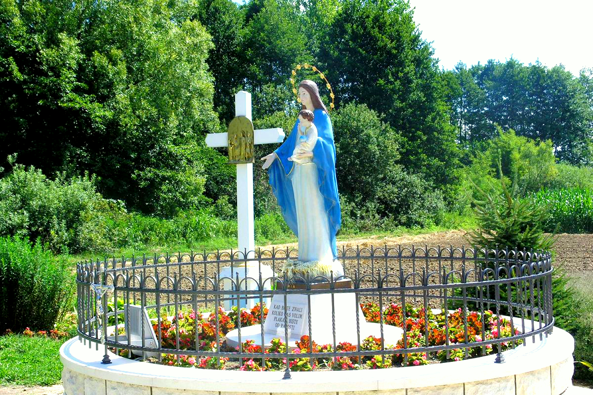Gradina - Mjesto ukazanja Gospe Gradinske - Gradinai Szűzanya jelenésének helye