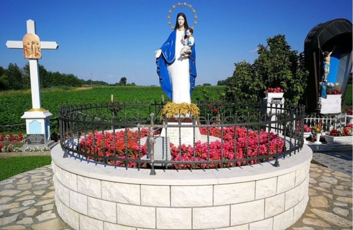Gradina - Mjesto ukazanja Gospe Gradinske - Gradinai Szűzanya jelenésének helye