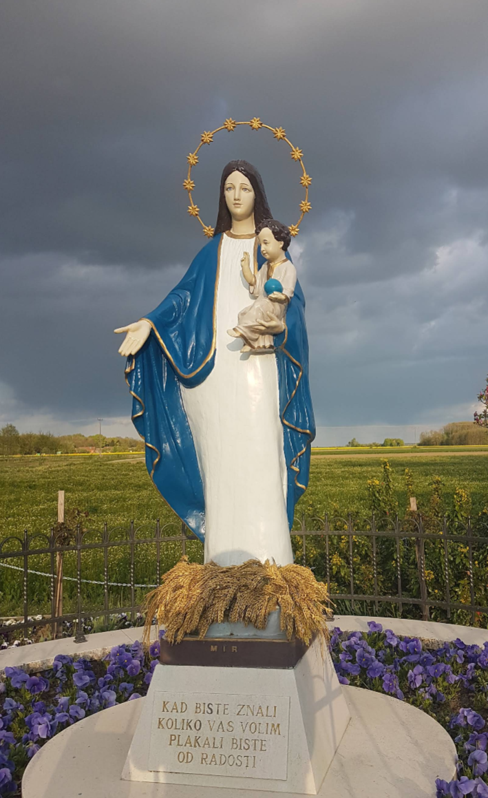 Gradina - Mjesto ukazanja Gospe Gradinske - Gradinai Szűzanya jelenésének helye