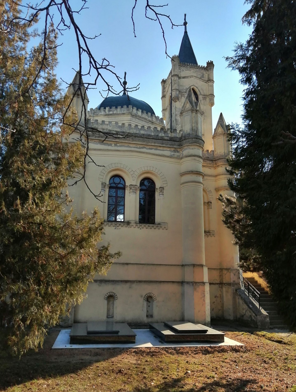 Vukovar - Kapela/mauzolej obitelji Paunović - Paunović családi mauzóleuma/kápolna a temető mellett