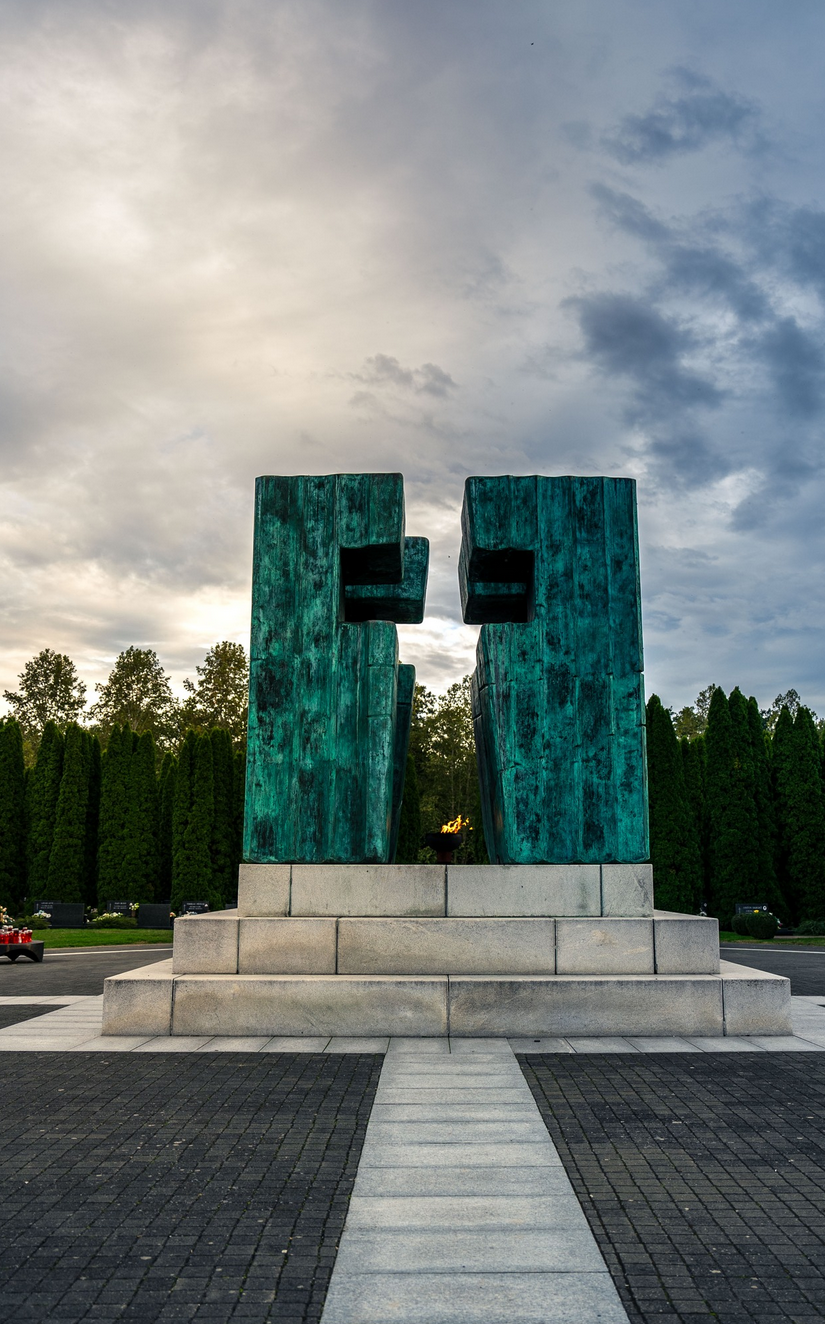 Vukovar - Memorijalno groblje žrtava iz Domovinskog rata - A vukovári népírtás áldozatainak emlékműve