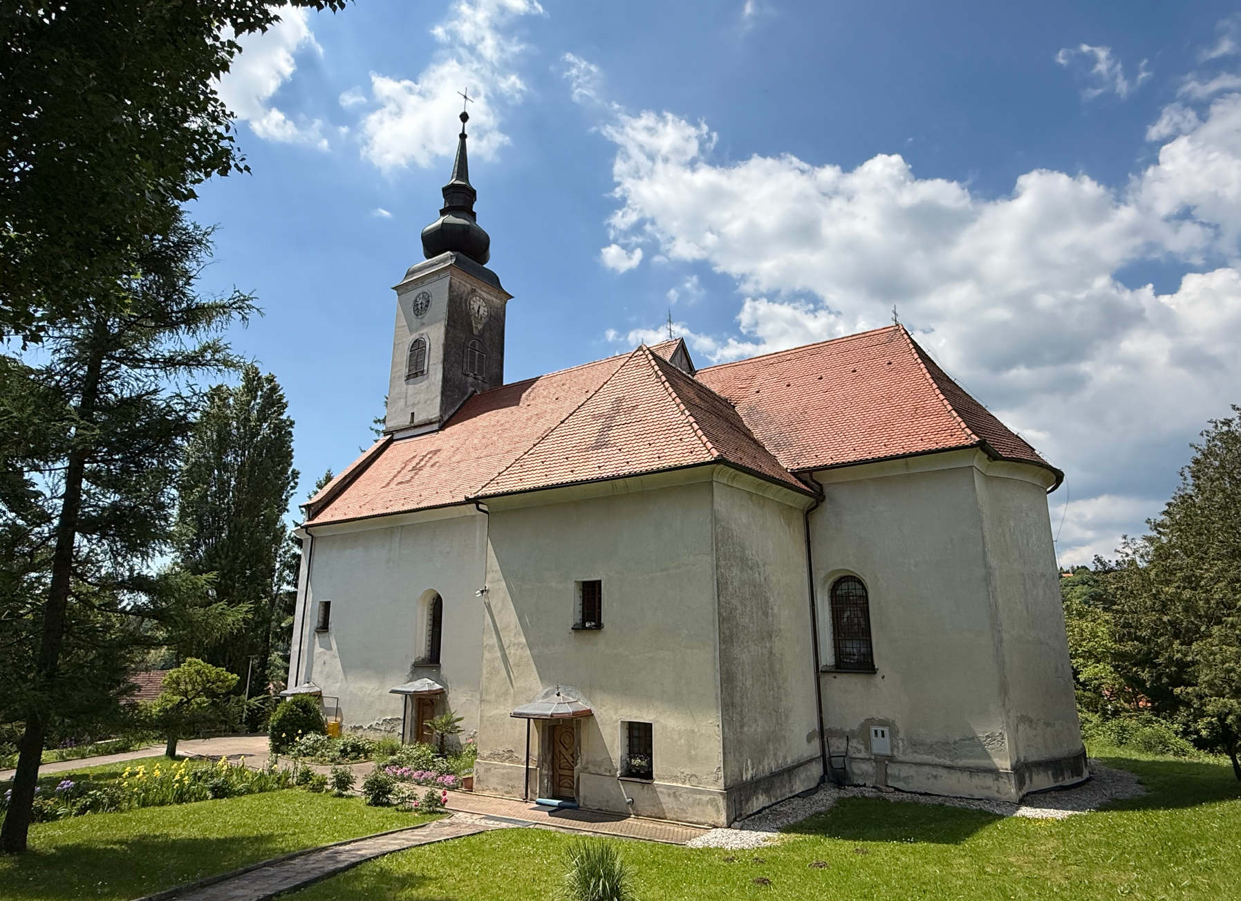 Moravče - Maróca - Župna crkva Presvetog Trojstva - Szentháromág-plébániatemplom