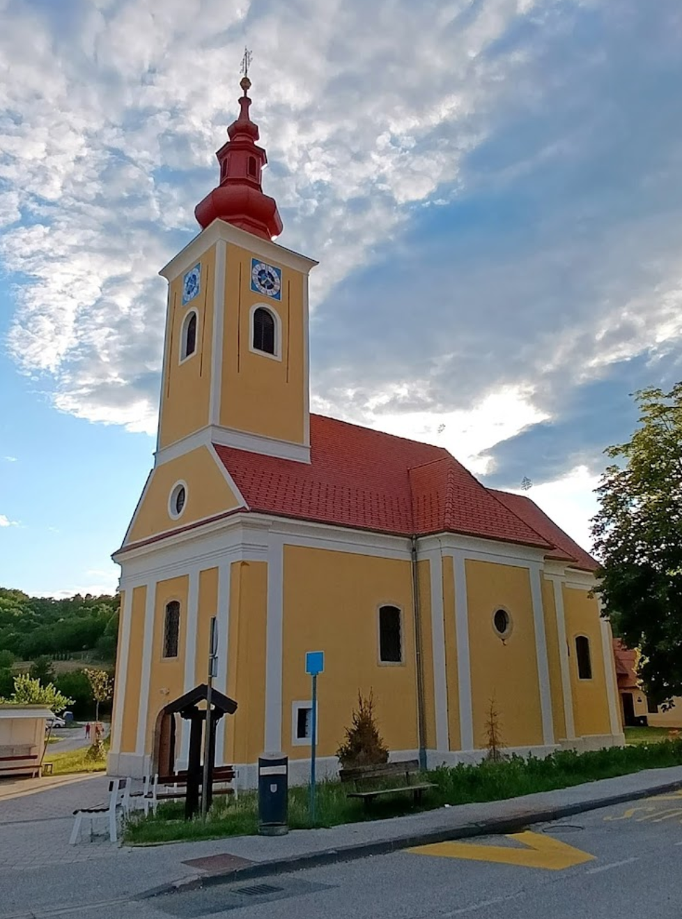 Vugrovec Donji - Župna crkva svetog Franje Ksaverskog - Xavéri Szent Ferenc-plébániatemplom
