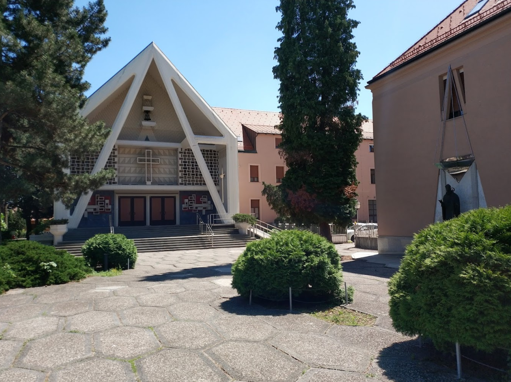 Zagreb, Maksimir - Župna crkva Kraljice svete Krunice i dominikanski samostan - Szent Rózsafüzér királynője-plébániatemplom és domonkos kolostor