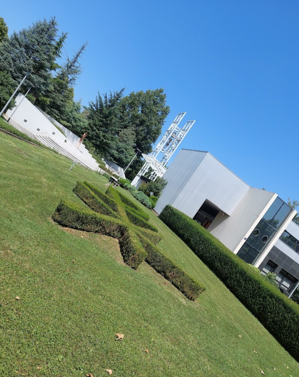 Zagreb, Novi Zagreb – istok - Župna crkva svetog Mateja - Szent Máté-plébániatemplom