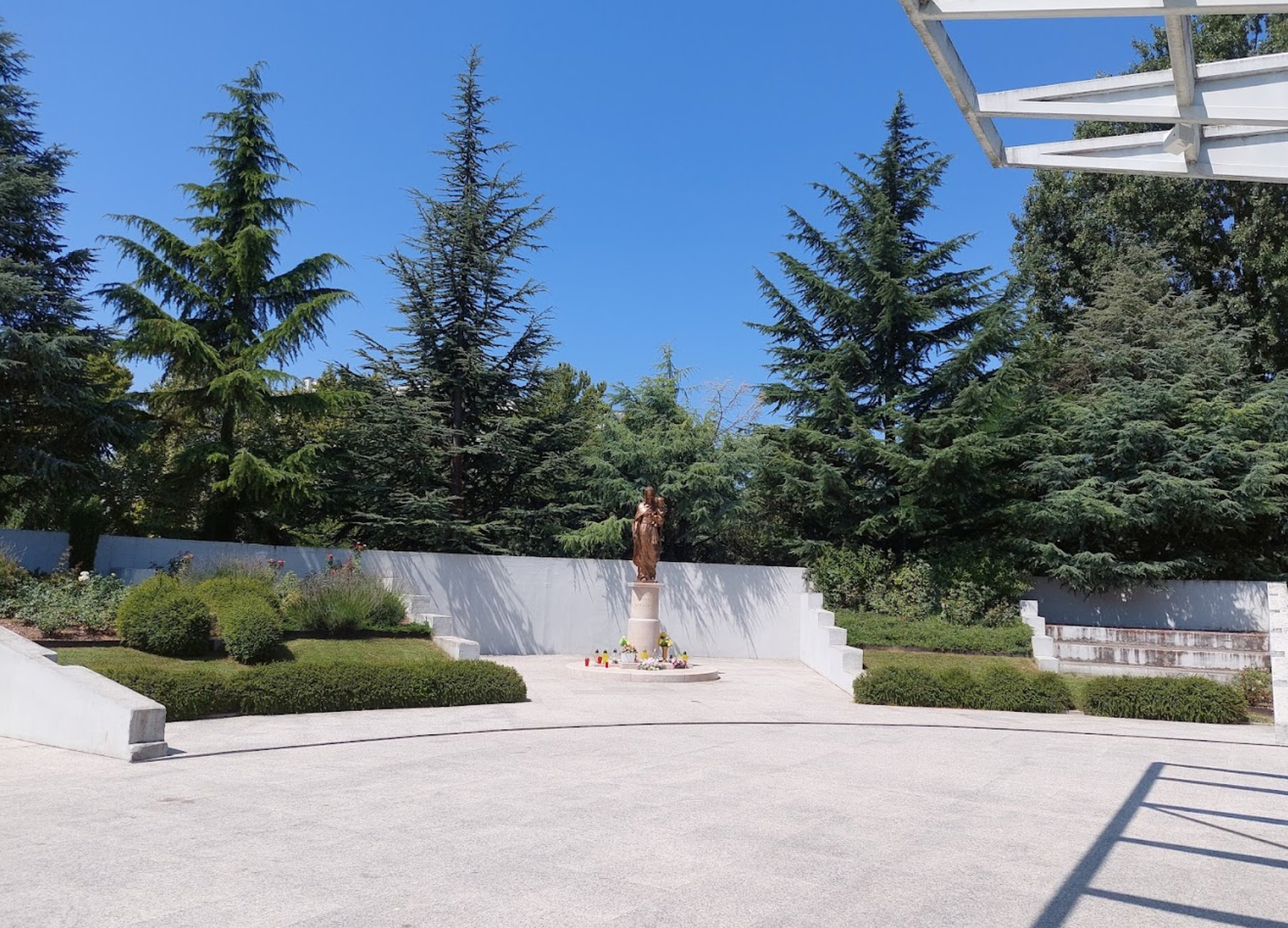 Zagreb, Novi Zagreb – istok - Župna crkva svetog Mateja - Szent Máté-plébániatemplom