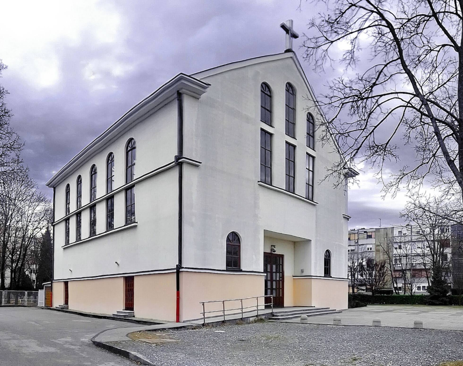 Zagreb, Novi Zagreb – istok - Župna crkva Blažena Djevica Marija kraljice hrvata u Remetincu - Remetineci Boldogságos Szűz Mária a horvátok királynője-plébániatemplom