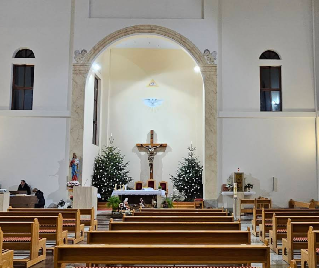 Zagreb, Novi Zagreb – istok - Župna crkva Blažena Djevica Marija kraljice hrvata u Remetincu - Remetineci Boldogságos Szűz Mária a horvátok királynője-plébániatemplom