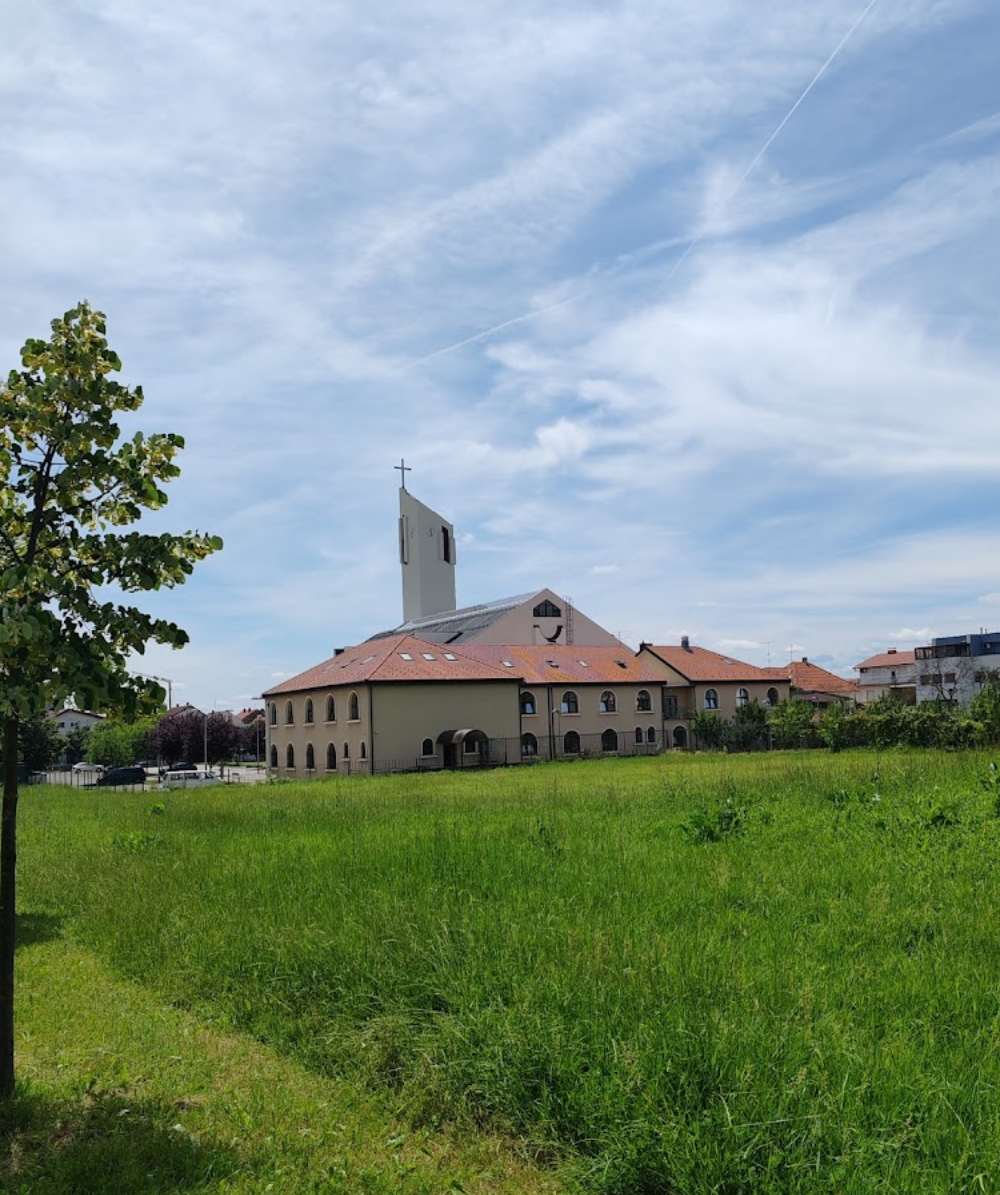 Zagreb, Gornja Dubrava - Župna crkva sv. Leopold Mandić u Dubravi - Szent Lipót Mandić-plébániatemplom Dubraviban