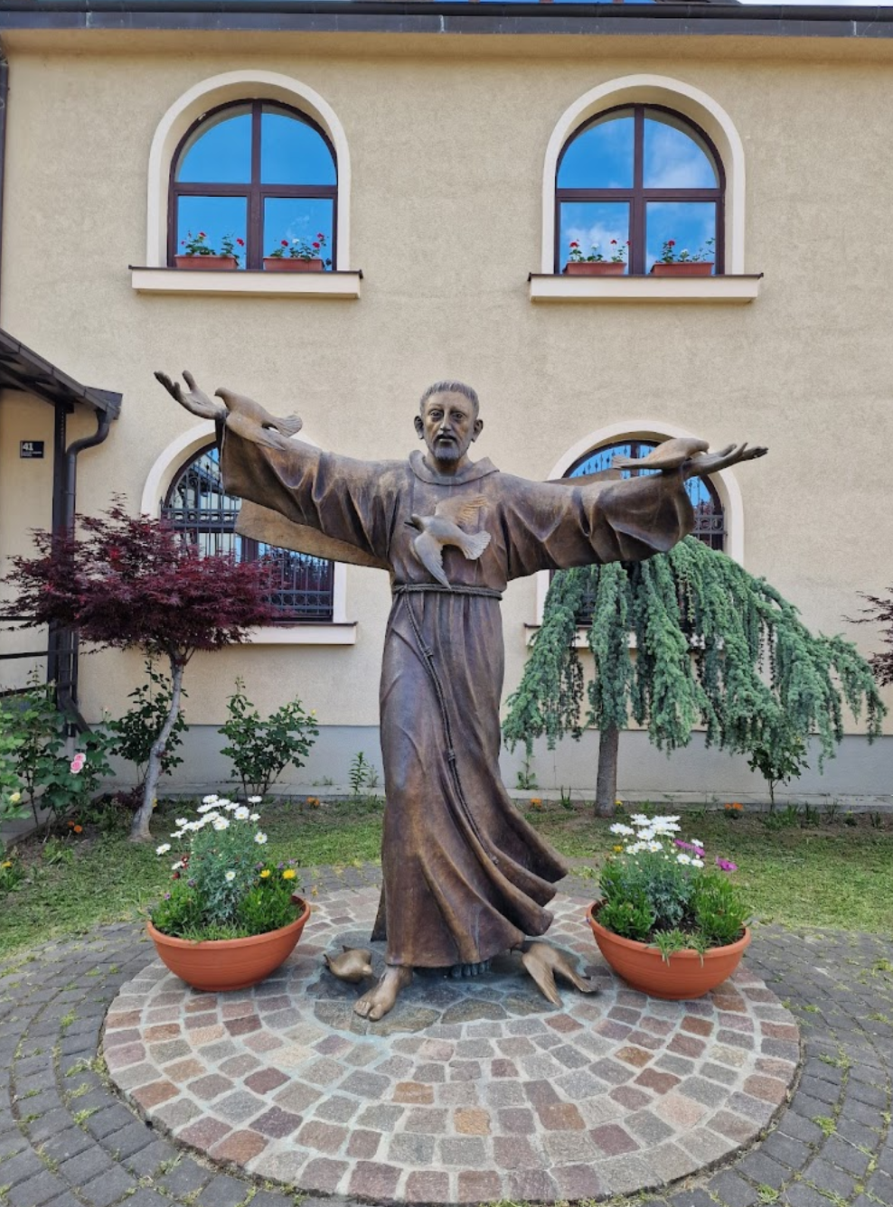 Zagreb, Gornja Dubrava - Župna crkva sv. Leopold Mandić u Dubravi - Szent Lipót Mandić-plébániatemplom Dubraviban