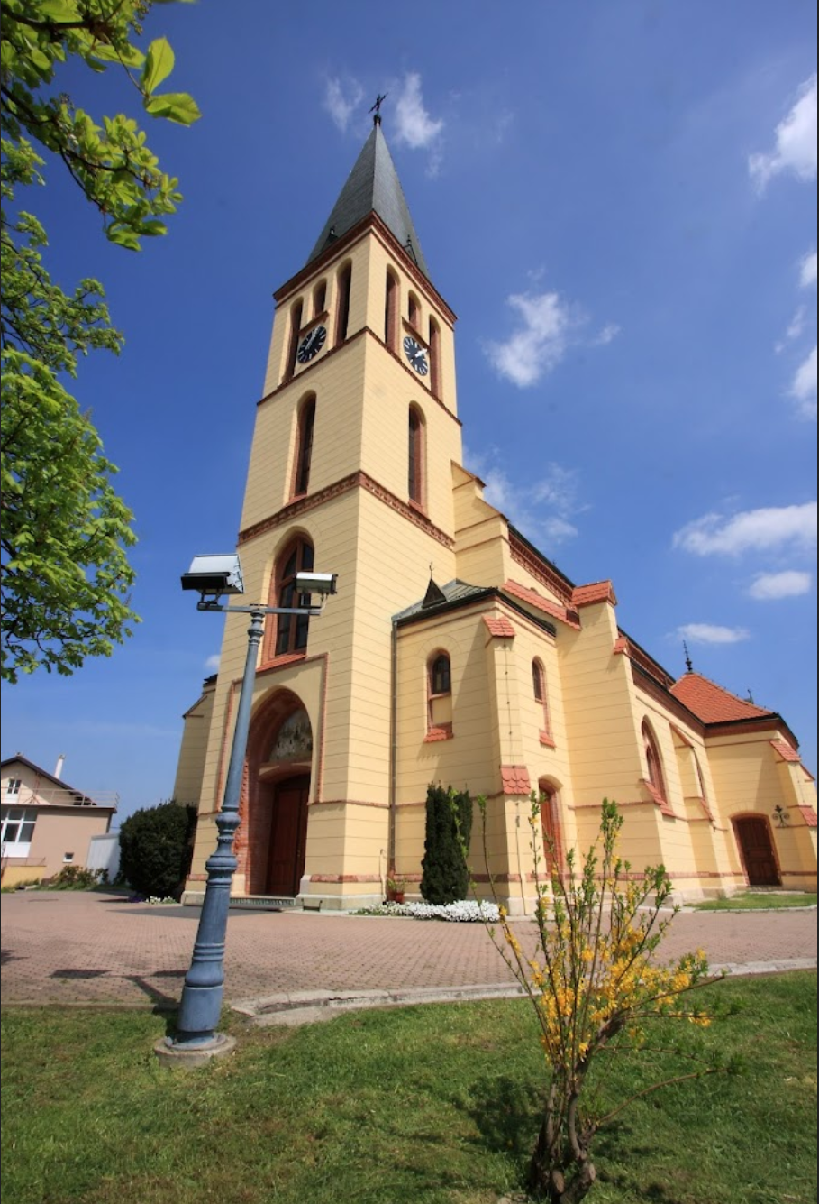 Zagreb, Gornja Dubrava - Župna crkva rođenja Blažene Djevice Marije (BDM) - Boldogságos Szűz Mária születése-plébániatemplom