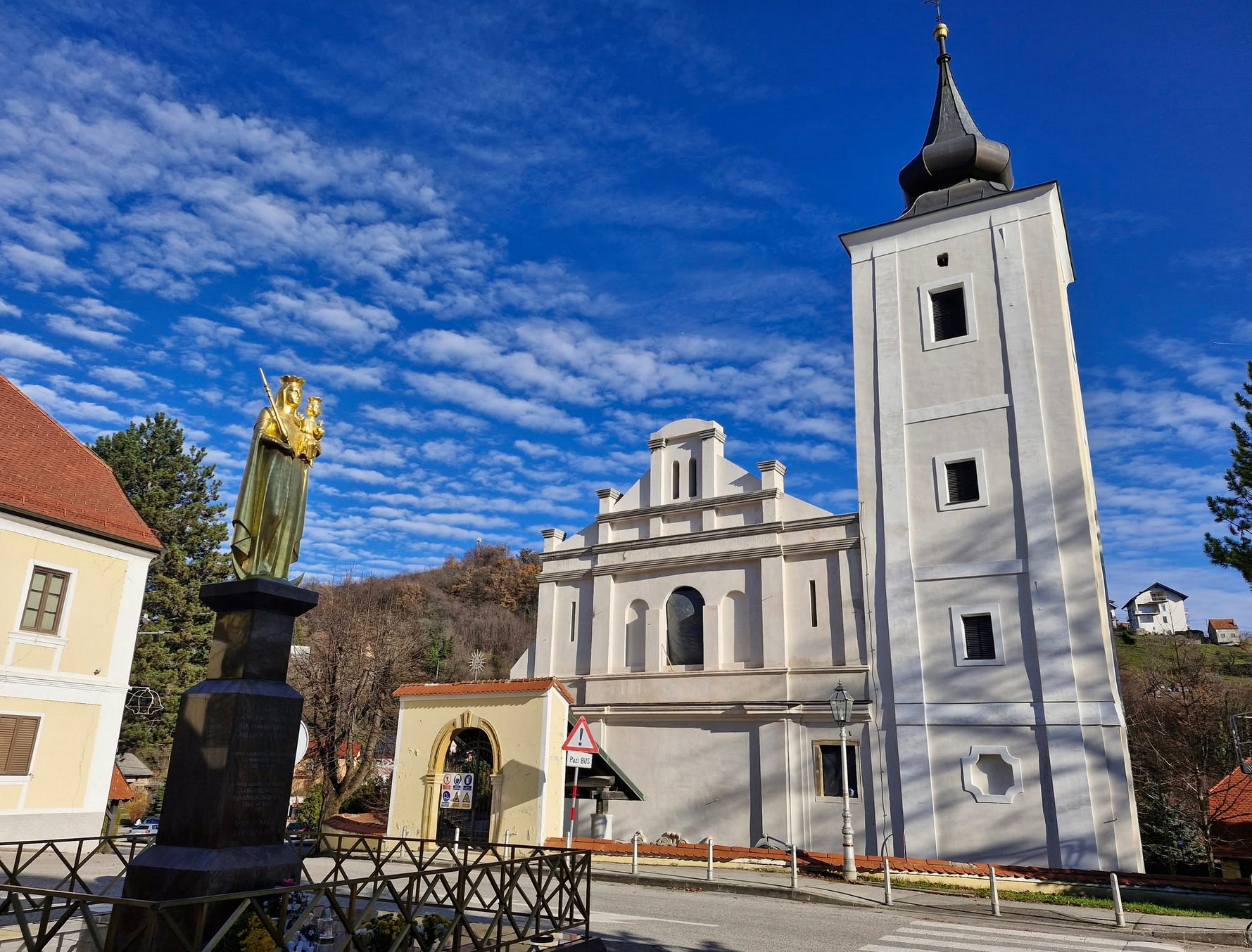 Zagreb, Gornja Dubrava - Župna crkva Pohoda Blažene Djevice Marije (BDM) u Čučerju - Boldogságos Szűz Mária látogatása-plébániatemplom