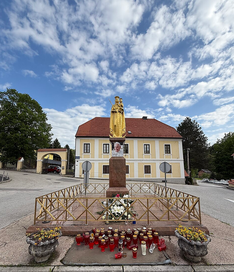 Zagreb, Gornja Dubrava - Župna crkva Pohoda Blažene Djevice Marije (BDM) u Čučerju - Boldogságos Szűz Mária látogatása-plébániatemplom