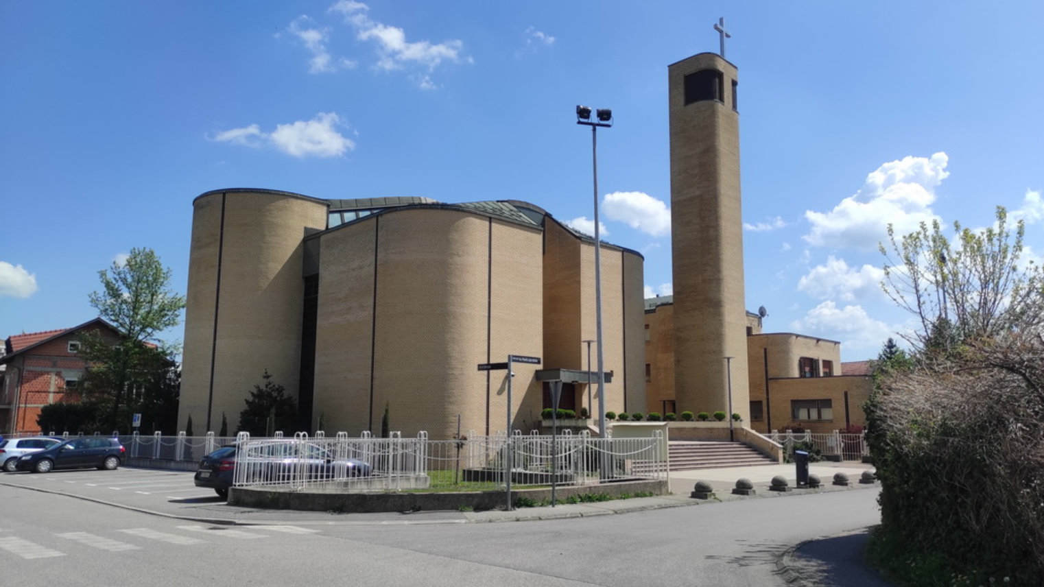 Zagreb, Donja Dubrava - Župna crkva svetog Pavla apostola - Szent Péter apostol-plébániatemplom