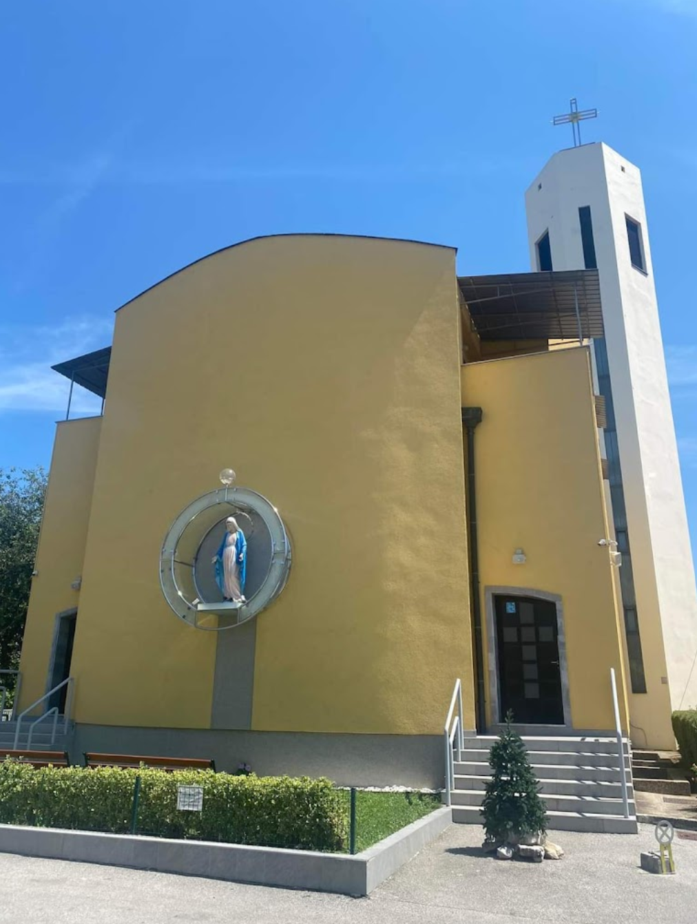 Zagreb, Stenjevec - Župna crkva Blažene Djevice Marije (BDM) Žalosne - Fájdalmas Szűzanya-plébániatemplom