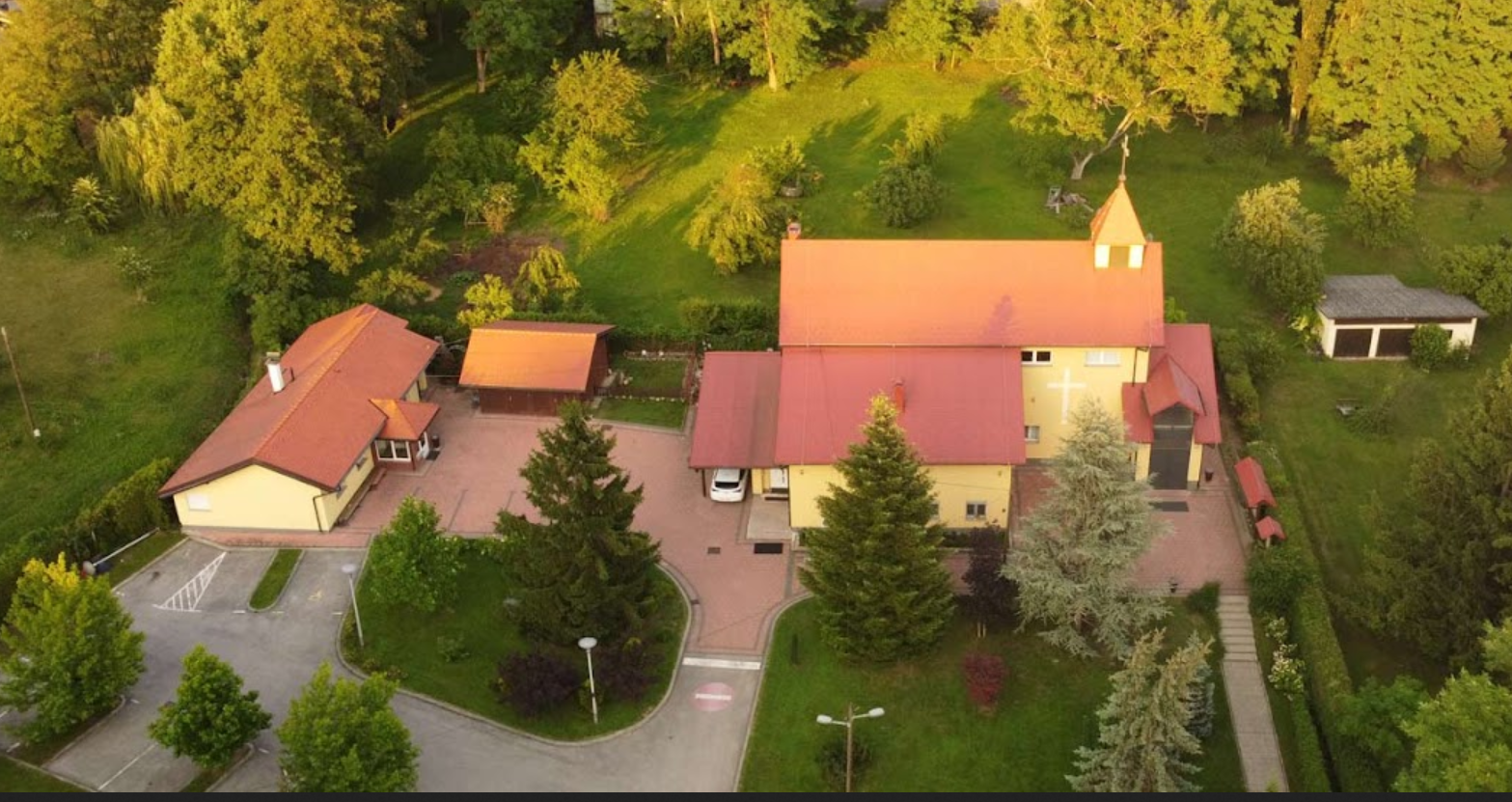 Zagreb, Podsused–Vrapče - Župna crkva svetog Josipa Radnika - Munkás Szent József-plébániatemplom