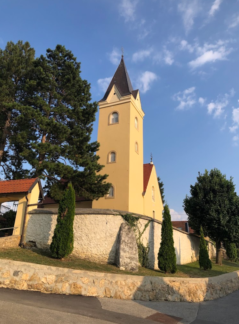 Zagreb, Podsljeme - Župna crkva svetog Mihaela arkanđela - Szent Mihály arkangyal-plébániatemplom