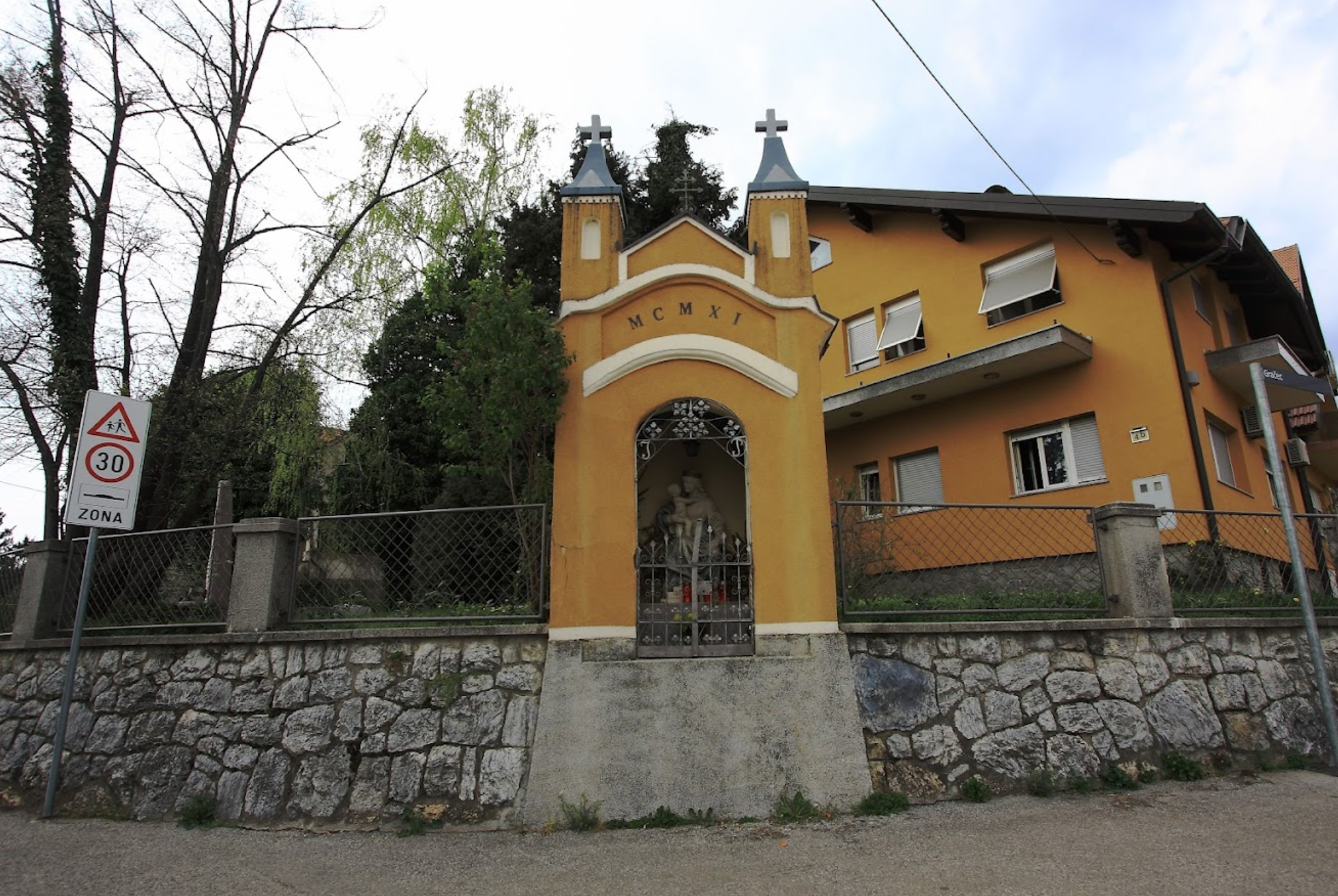 Zagreb, Podsljeme - Kapelica Majke Božje s Isusom - Boldogasszony-kápolna, benne Szűz Mária a gyermek Jézussal