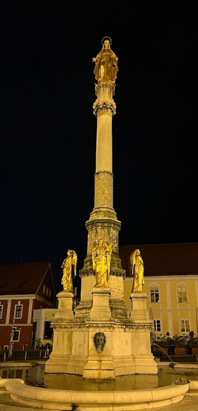 Zagreb, Gornji Grad - Pil blažene djevice Marije sa fontanom i 4 anđela ispred katedrale - Szűz Mária-oszlop szökőkúttal és 4 angyallal a székesegyház előtt