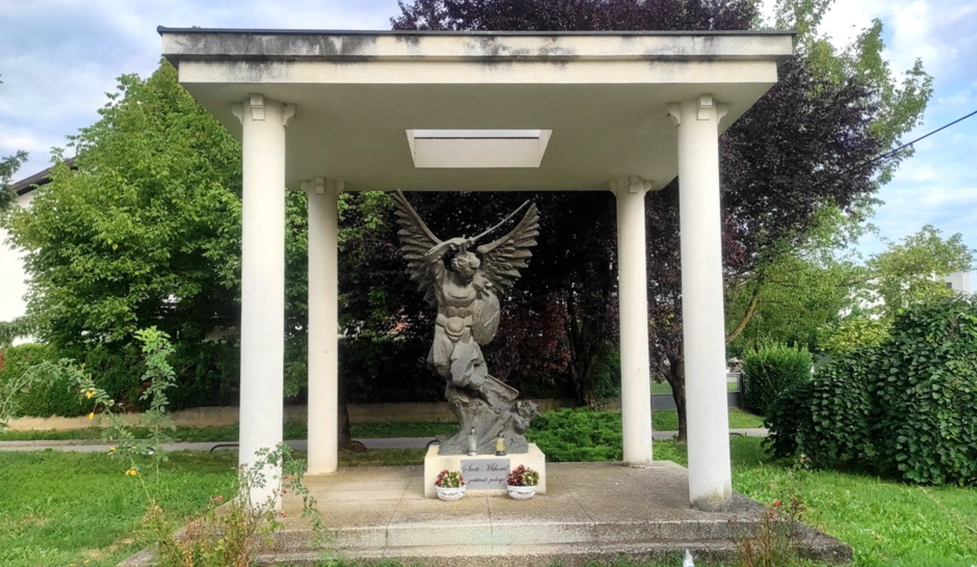 Zagreb, Novi Zagreb – istok - Kip svetog Mihovila Arkanđela - Szent Mihály arkangyal-szobor