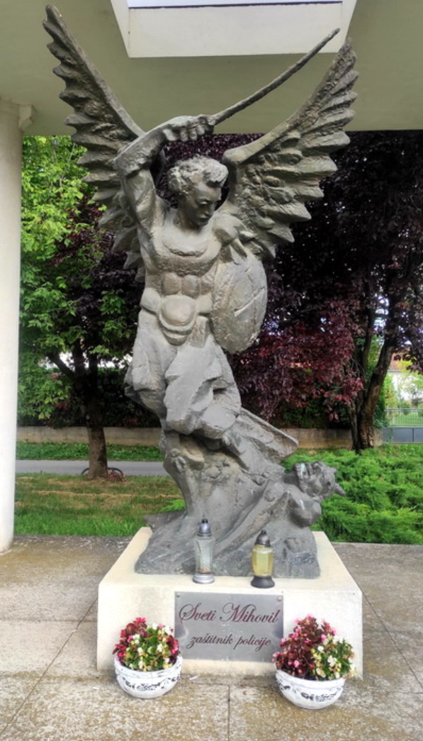 Zagreb, Novi Zagreb – istok - Kip svetog Mihovila Arkanđela - Szent Mihály arkangyal-szobor