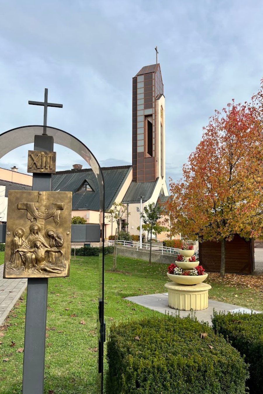 Zagreb, Sesvete - Župna crkva sv. Antun Padovanski - Páduai Szent Antal-plébániatemplom