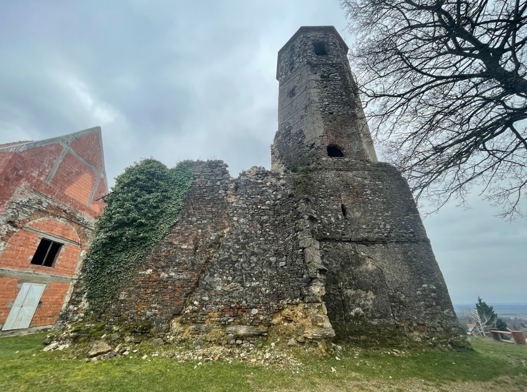 Prozorje - Stara crkva sv. Martina na Martin bregu - Szent Márton romtemplom a Márton-dombon (205 m)