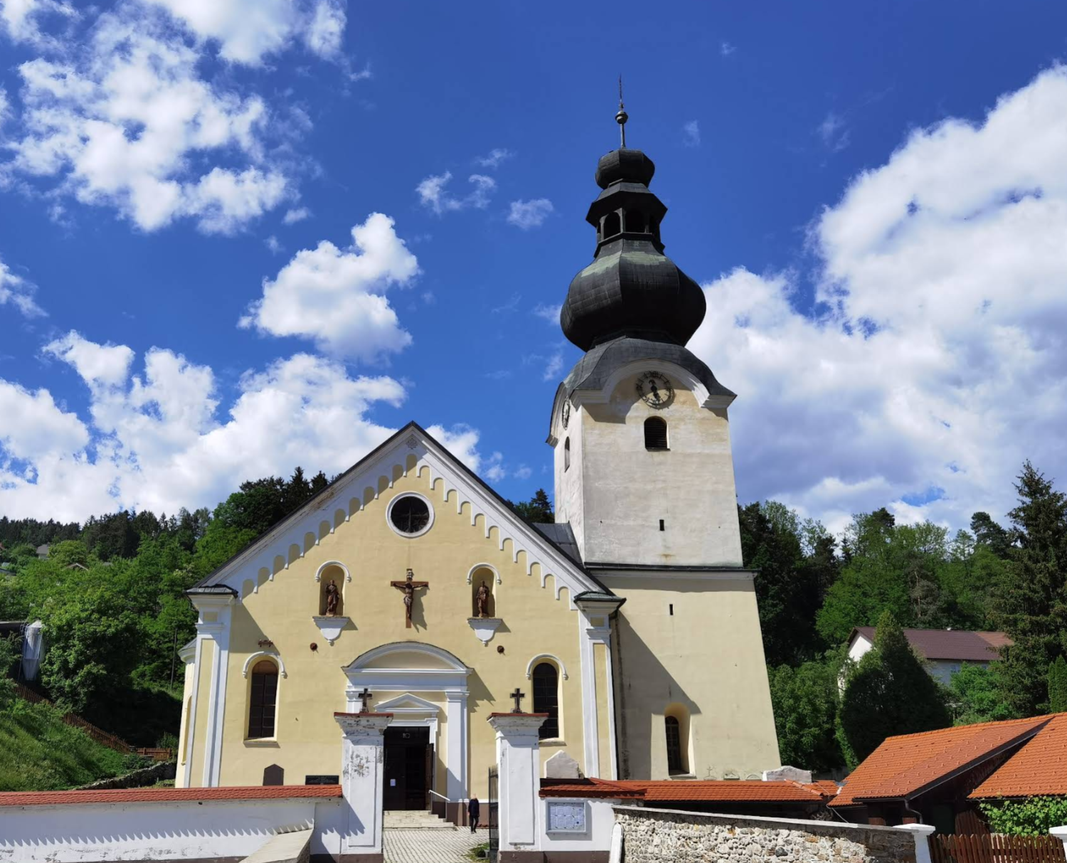 Prevalje - Župnijska cerkev sv. Marije Vnebovzete - Nagyboldogasszony-plébániatemplom