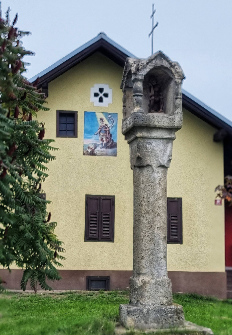 Cogetinci - Kužno znamenje, Ecce Homo - Szenvedő Krisztus-szobor oszlopon tabernákulumban