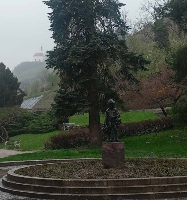 Deček z grozdom - Fiú szőlővel