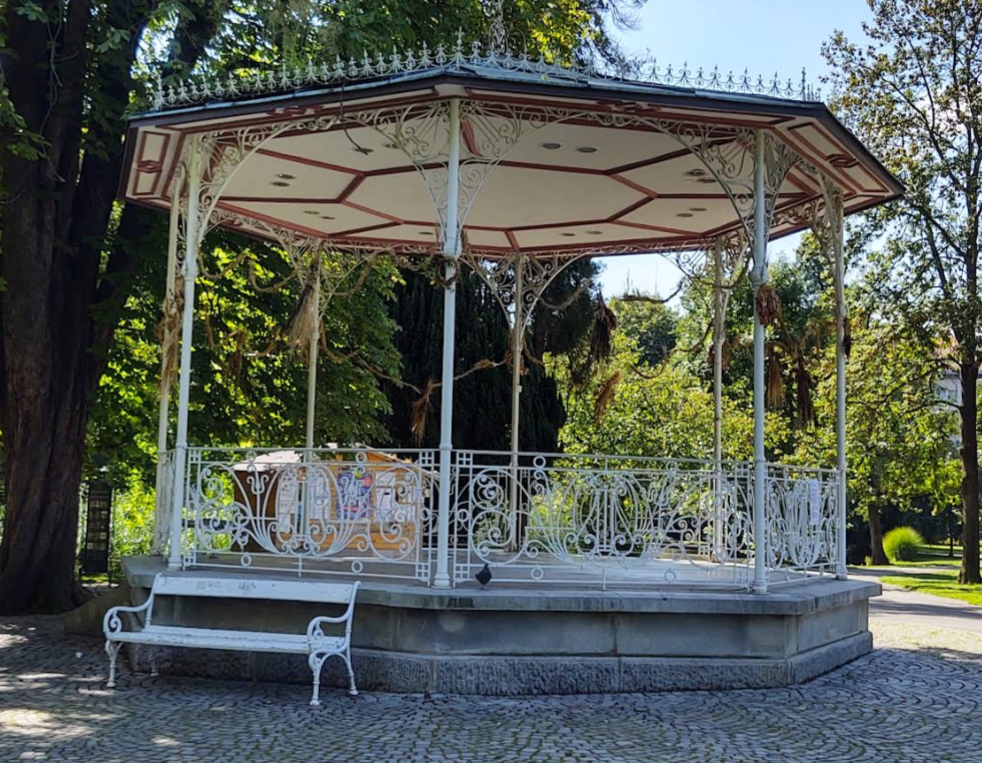 Glasbeni paviljon, Mestni park - zenepavilon, városi park