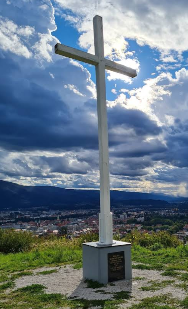 Spomenik Samostojni Slovenije - Szlovénia függetlenségének emlékműve, fehér kereszt