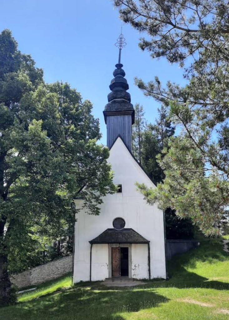 Cerkev sv. Avguština - Szent Ágoston-templom (904 m)